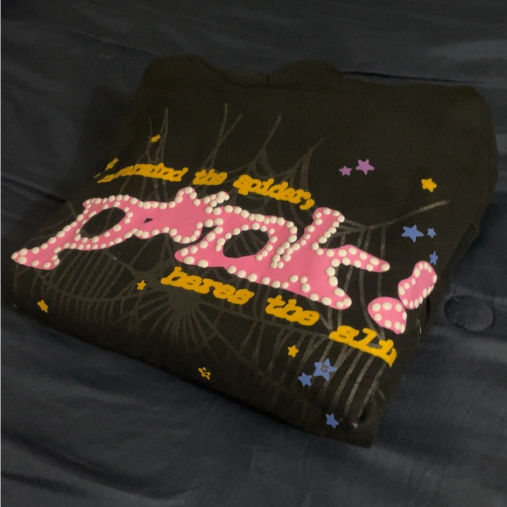 I’m selling this large sp5der pink hoodie it is black and pink - Picture 4 of 5